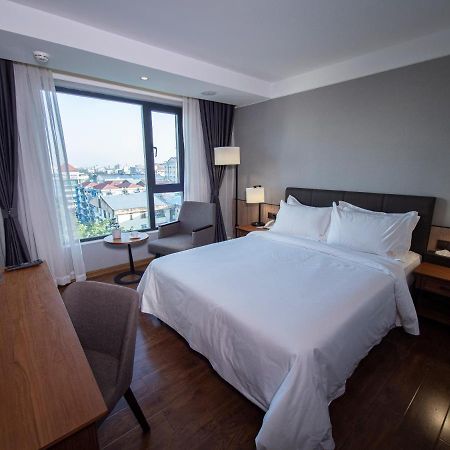 Prince Hotel Янгон Экстерьер фото