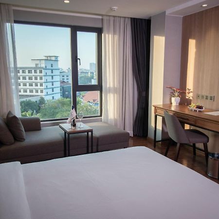 Prince Hotel Янгон Экстерьер фото