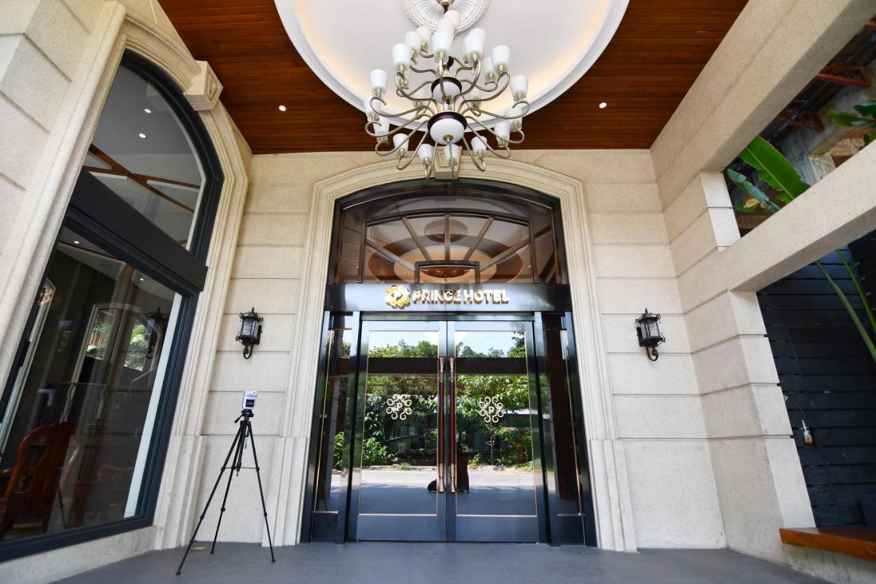 Prince Hotel Янгон Экстерьер фото