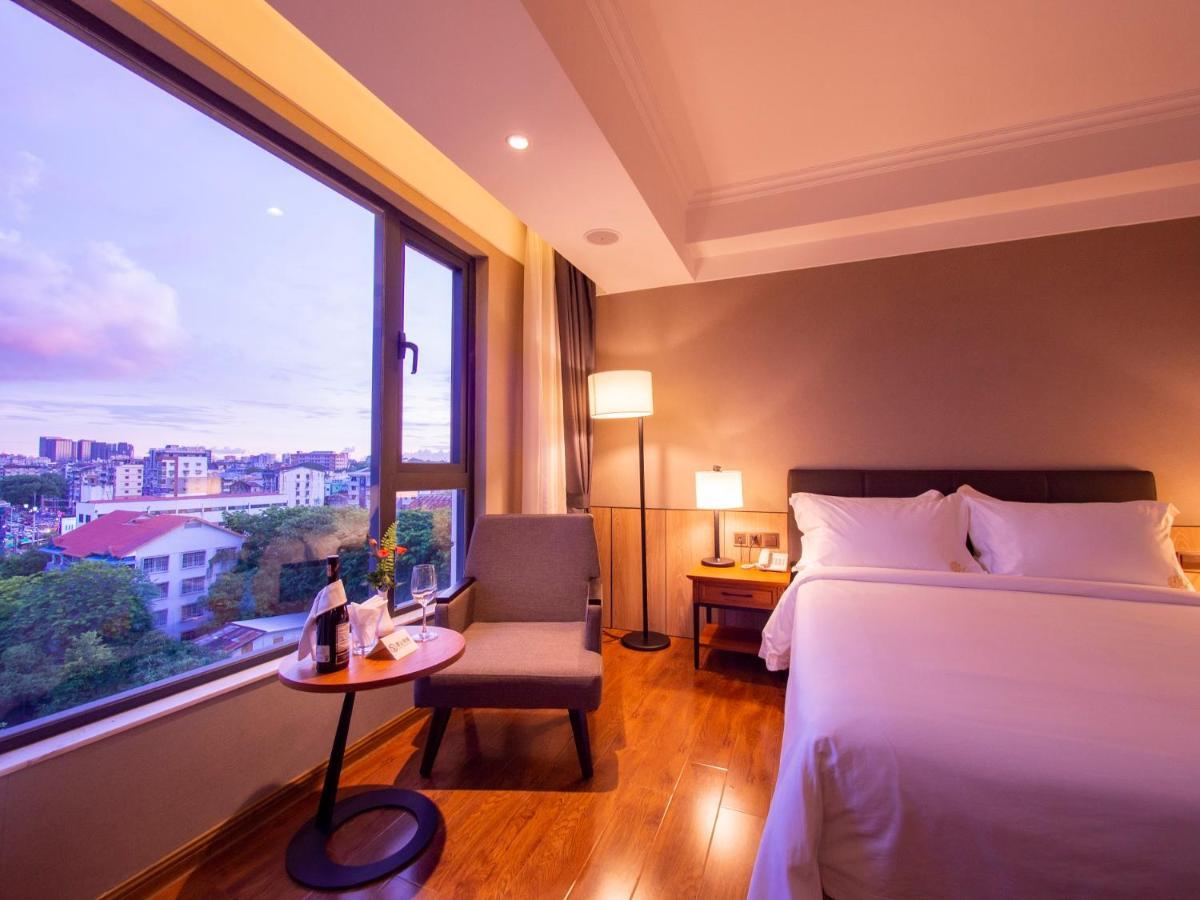 Prince Hotel Янгон Экстерьер фото