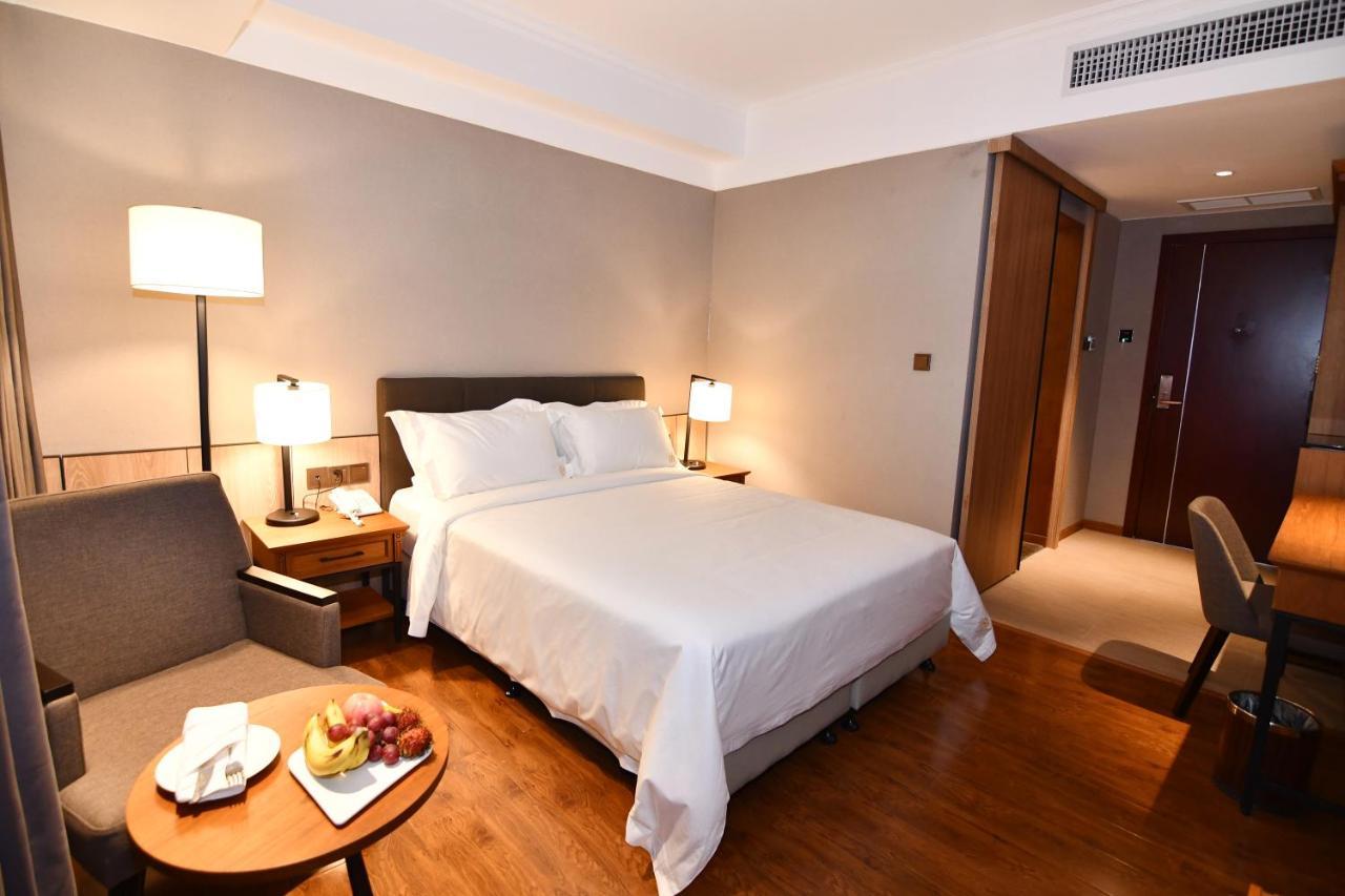 Prince Hotel Янгон Экстерьер фото