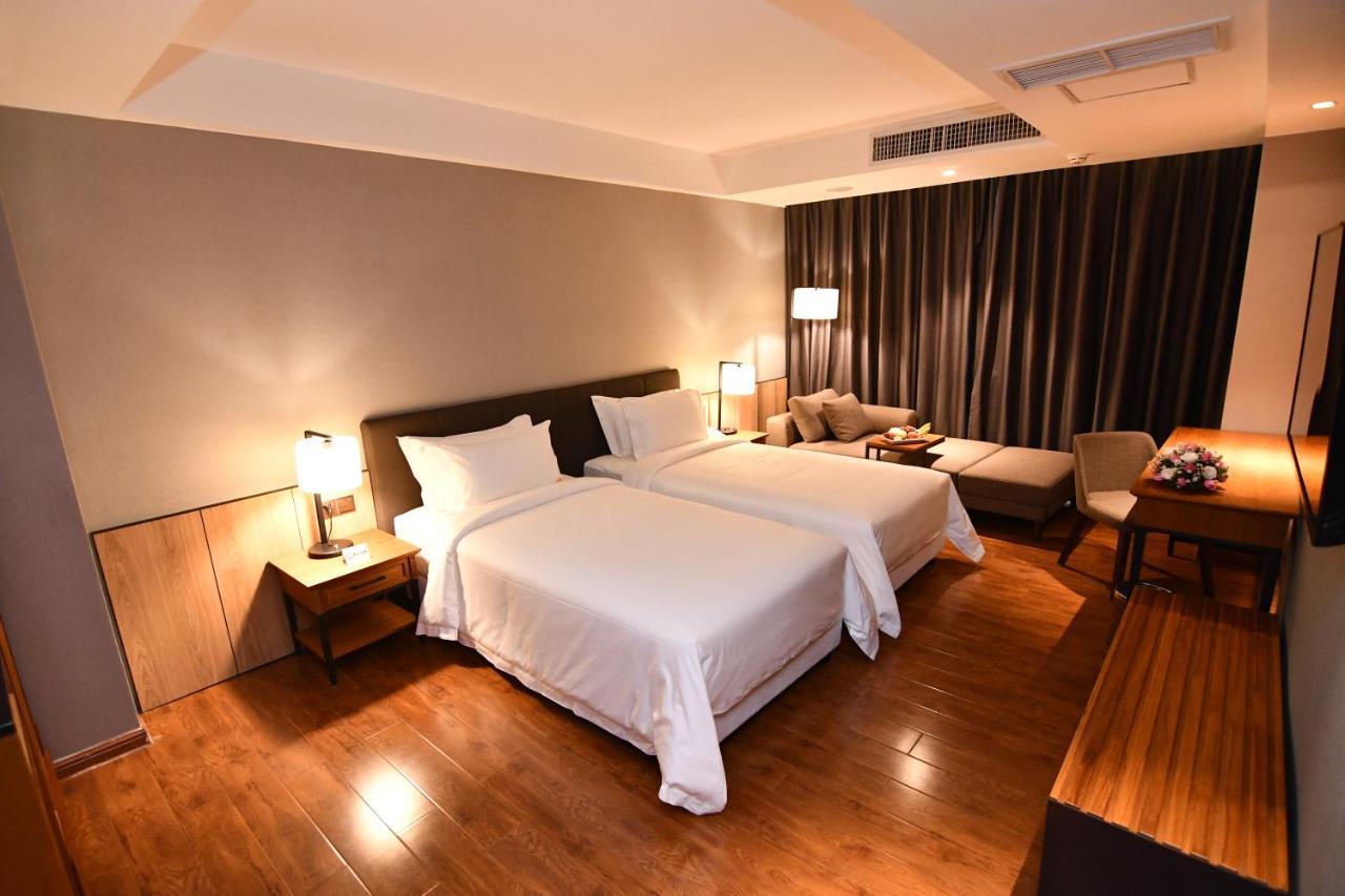 Prince Hotel Янгон Экстерьер фото