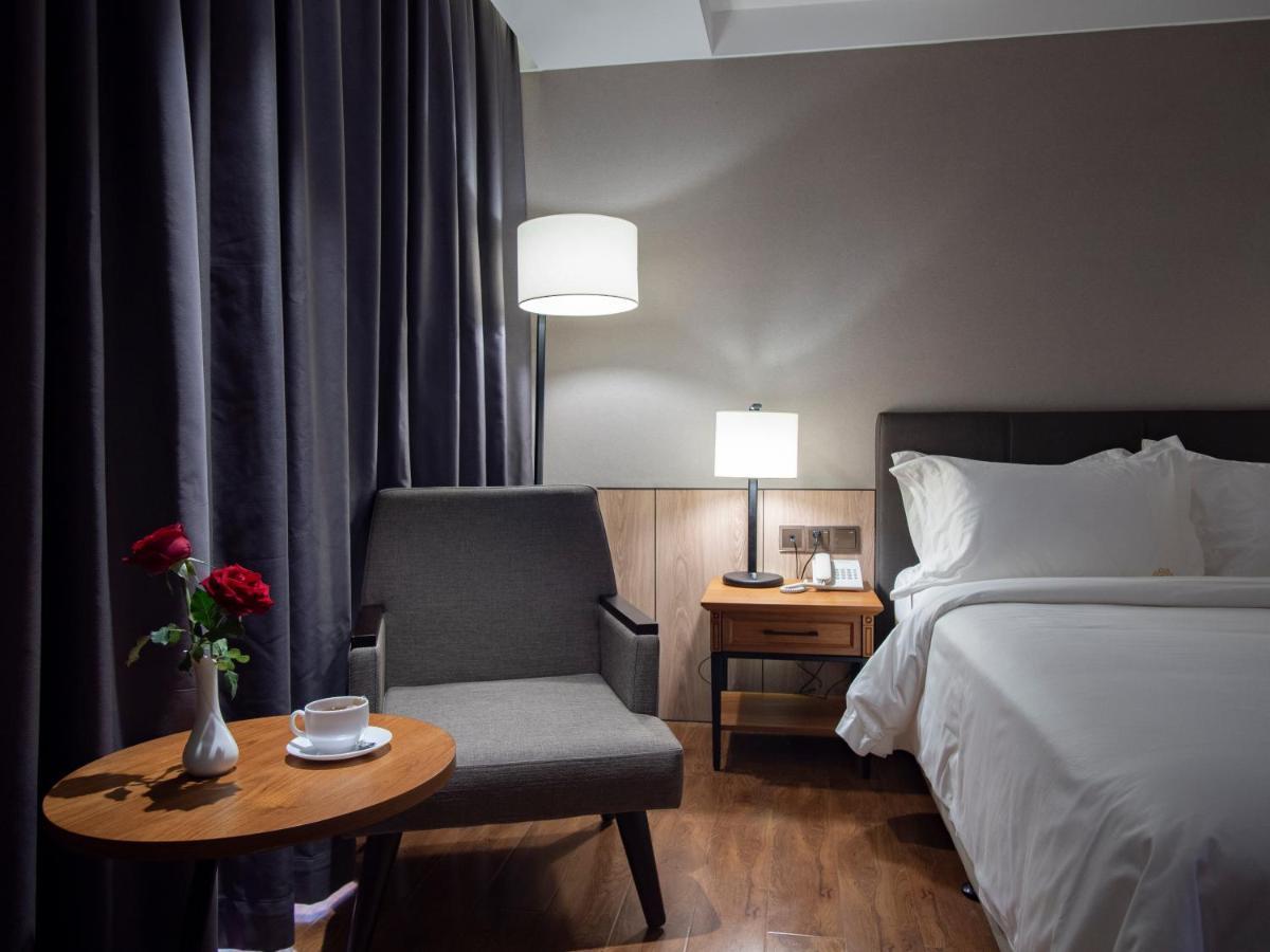 Prince Hotel Янгон Экстерьер фото