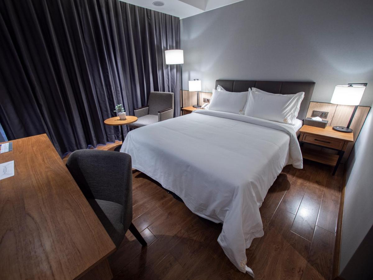 Prince Hotel Янгон Экстерьер фото
