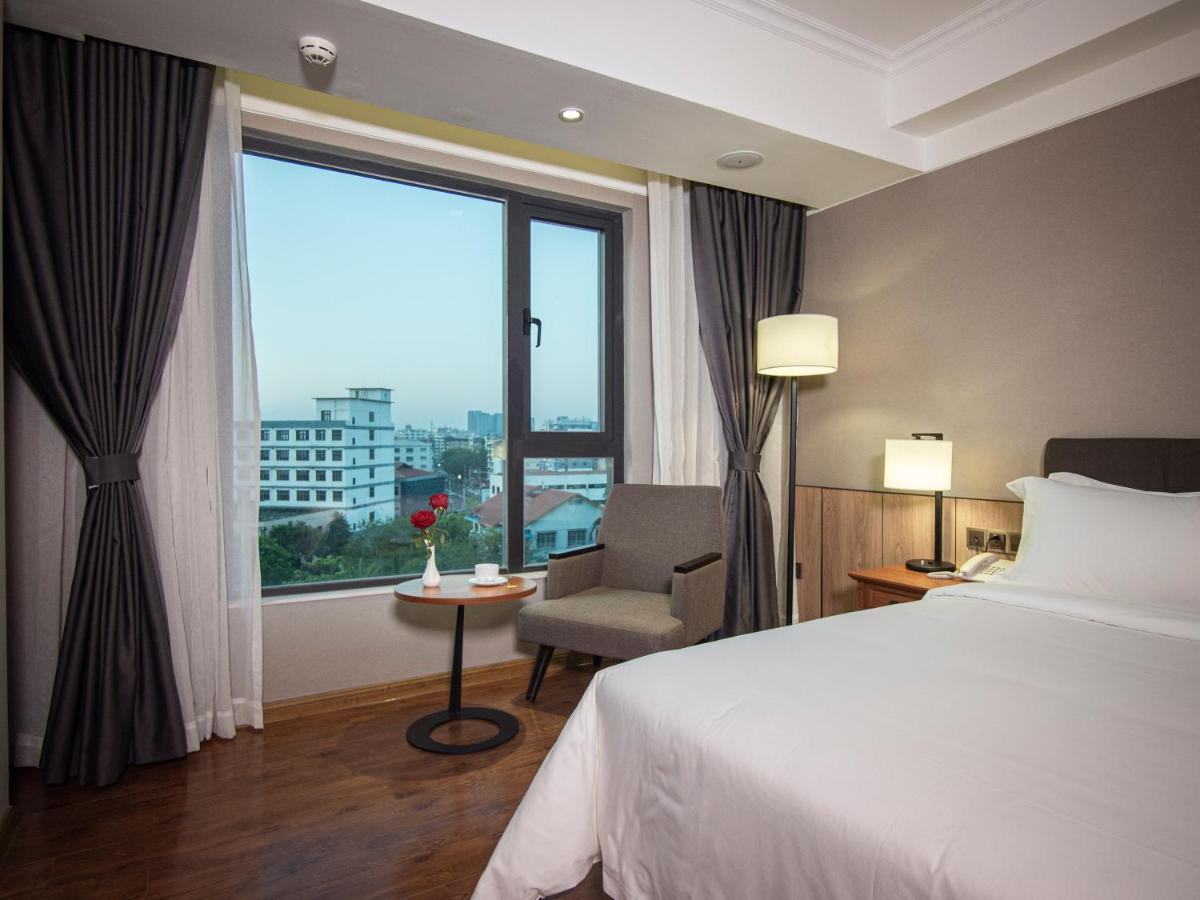Prince Hotel Янгон Экстерьер фото