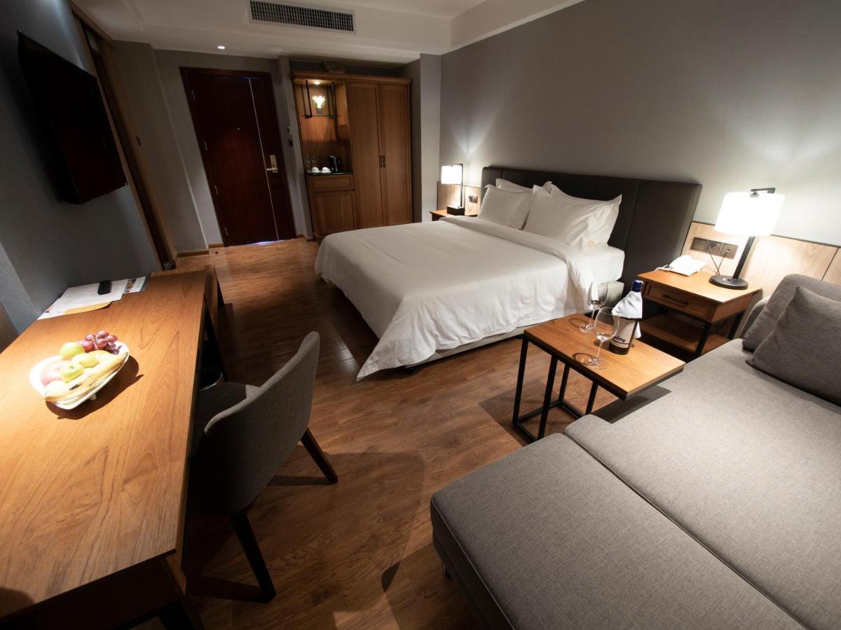 Prince Hotel Янгон Экстерьер фото