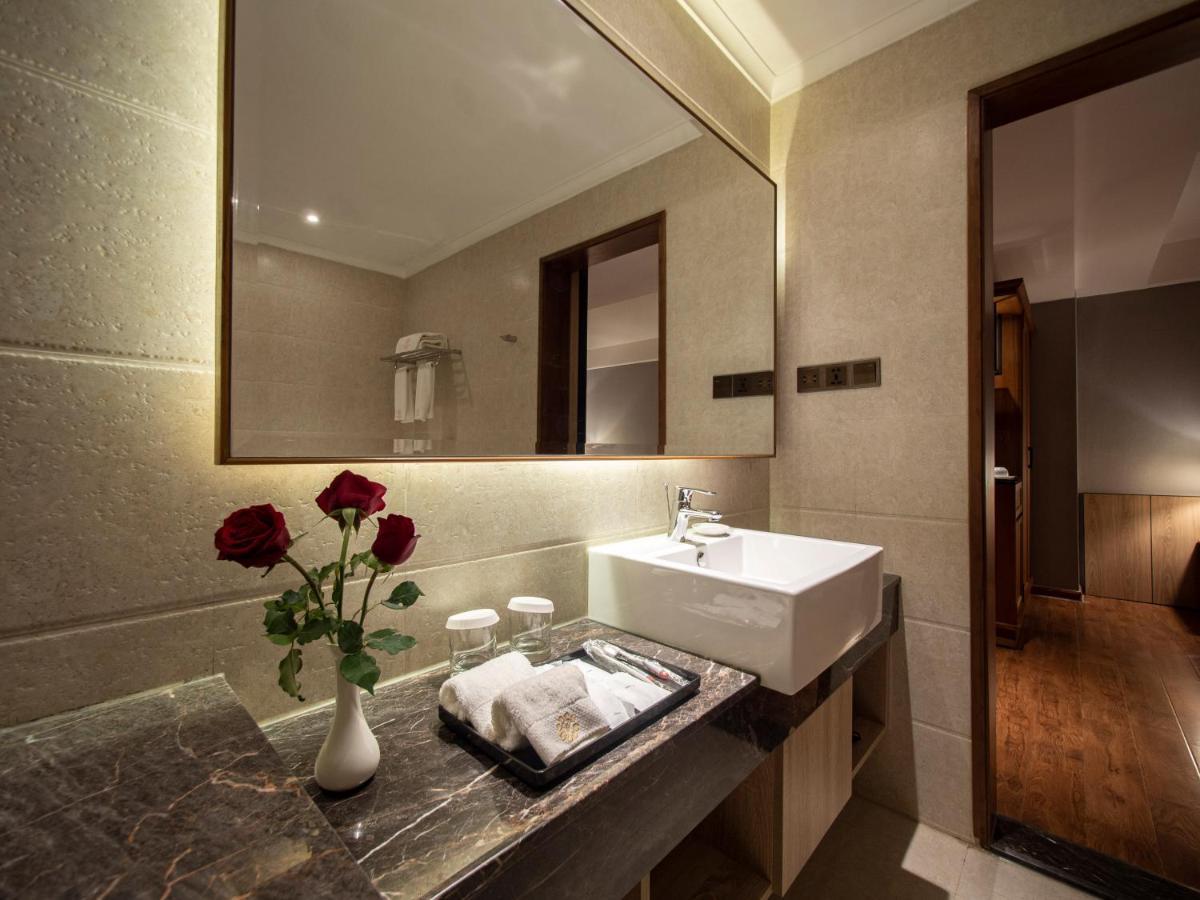 Prince Hotel Янгон Экстерьер фото